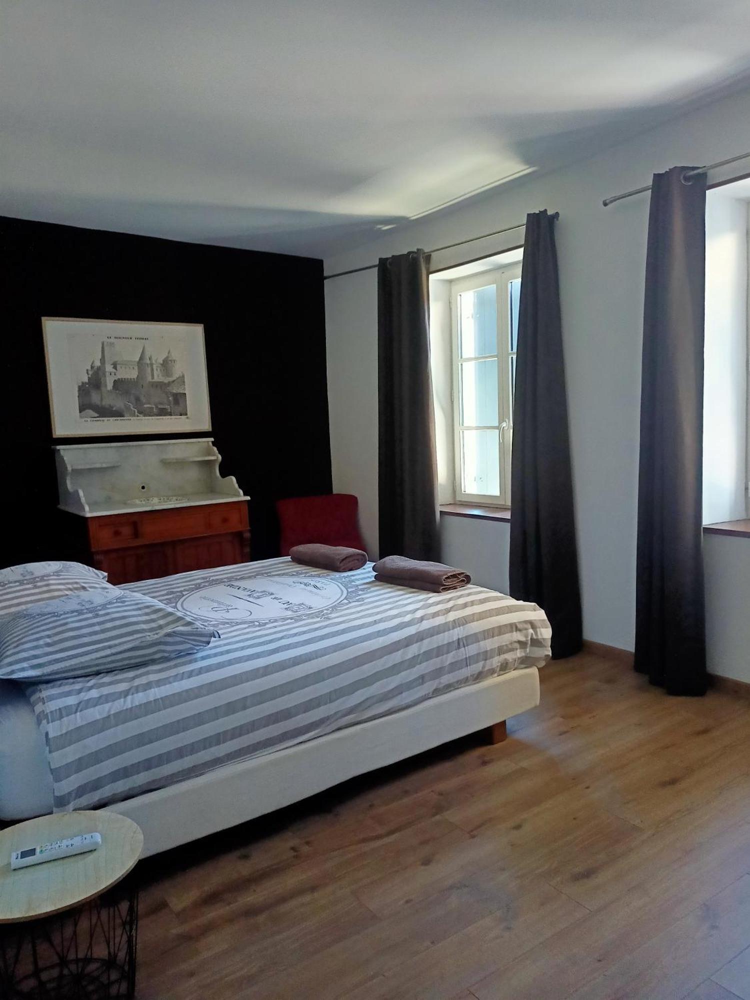 un gîte dans la cité Carcassonne Extérieur photo