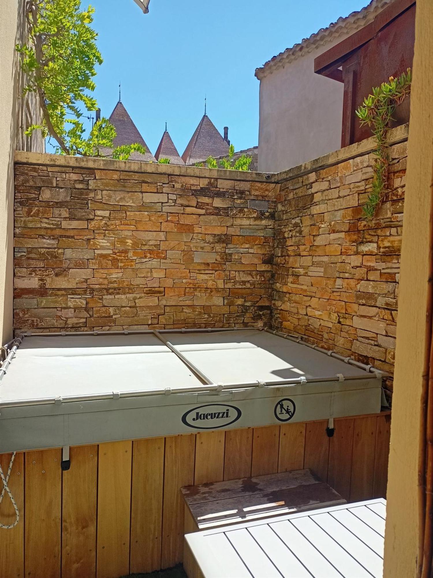 un gîte dans la cité Carcassonne Extérieur photo